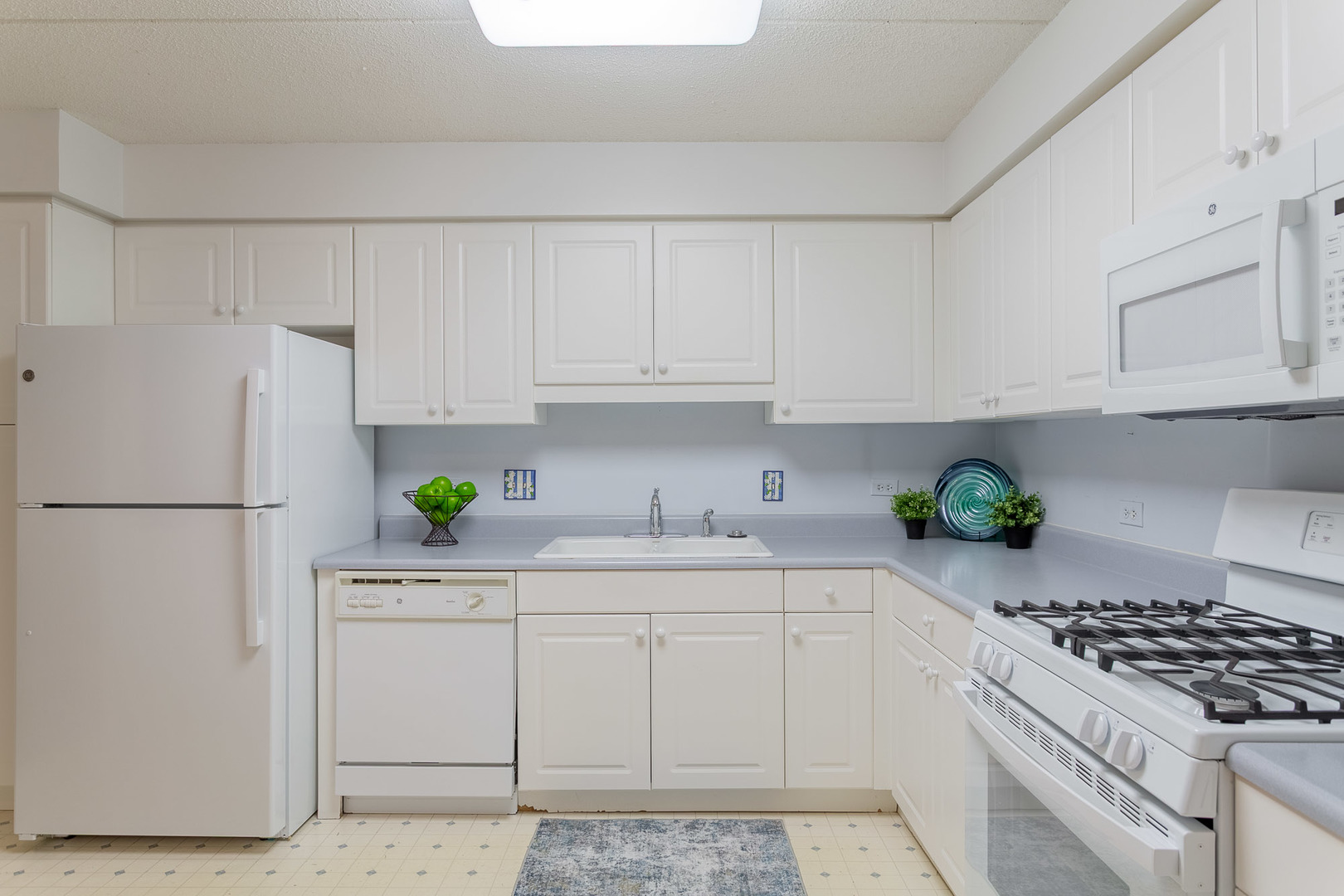 6801 N Milwaukee Avenue 202