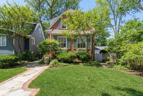 Photo of 2336 Grey Avenue, Evanston, IL 60201 (MLS # 12613627)