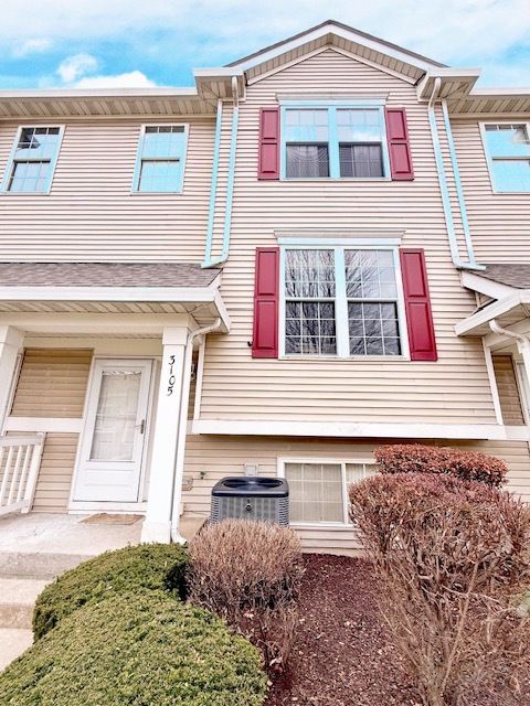 Photo of 3105 Woodside Drive, Joliet, IL 60431 (MLS # 12578910)