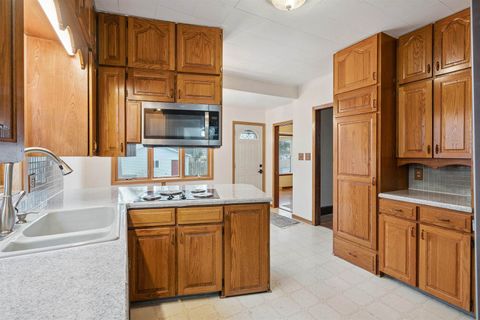 Tiny photo for 1757 W 17th Street, Davenport, IA 52804 (MLS # 100000619)