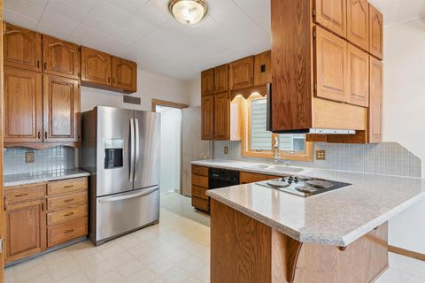 Tiny photo for 1757 W 17th Street, Davenport, IA 52804 (MLS # 100000619)