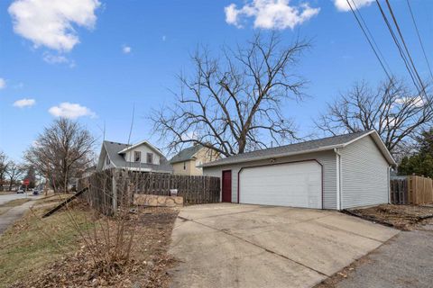 Tiny photo for 1757 W 17th Street, Davenport, IA 52804 (MLS # 100000619)