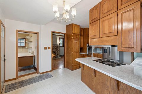 Tiny photo for 1757 W 17th Street, Davenport, IA 52804 (MLS # 100000619)