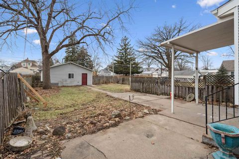 Tiny photo for 1757 W 17th Street, Davenport, IA 52804 (MLS # 100000619)