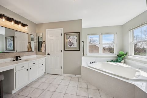 Tiny photo for 1138 Ridgewood Circle, Lake In The Hills, IL 60156 (MLS # 12607690)