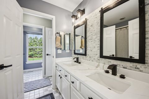 Tiny photo for 1138 Ridgewood Circle, Lake In The Hills, IL 60156 (MLS # 12607690)