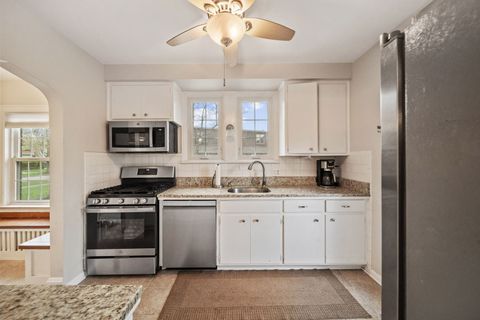 Tiny photo for 397 S Holly Avenue, Elmhurst, IL 60126 (MLS # 12616568)