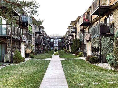 A home in Harwood Heights