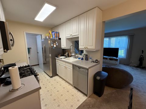 Tiny photo for 233 Harvest Court, Vernon Hills, IL 60061 (MLS # 12455487)