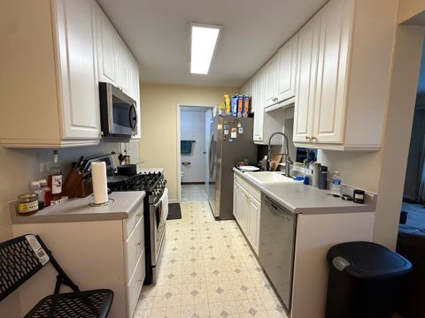 Tiny photo for 233 Harvest Court, Vernon Hills, IL 60061 (MLS # 12455487)