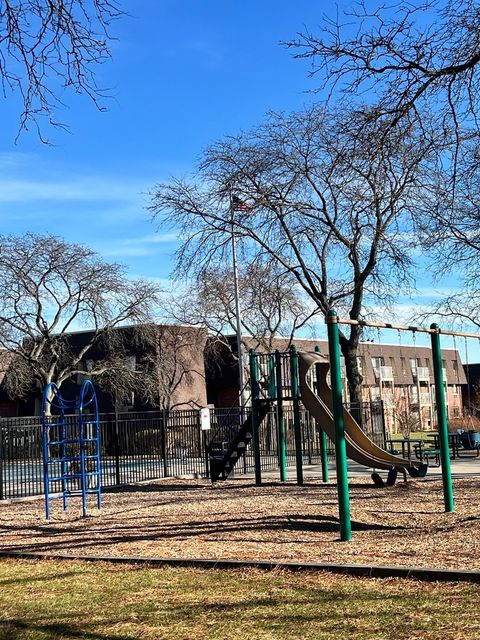 Tiny photo for 1 Villa Verde Drive #114, Buffalo Grove, IL 60089 (MLS # 12524170)