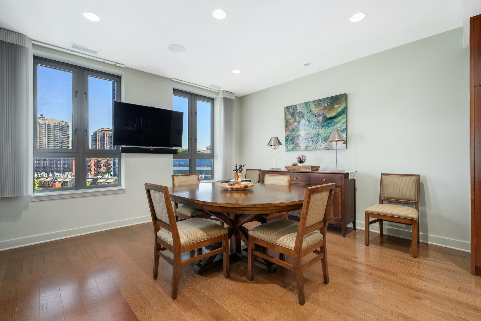400 N Clinton Street 608
