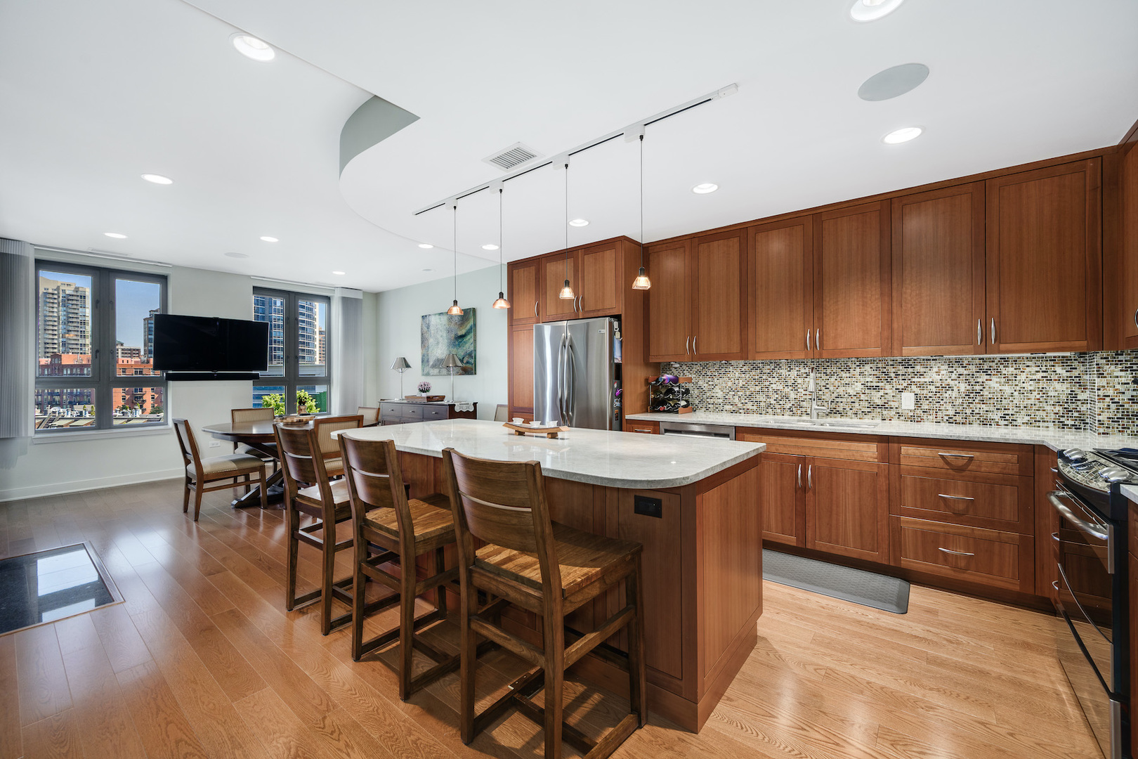 400 N Clinton Street 608