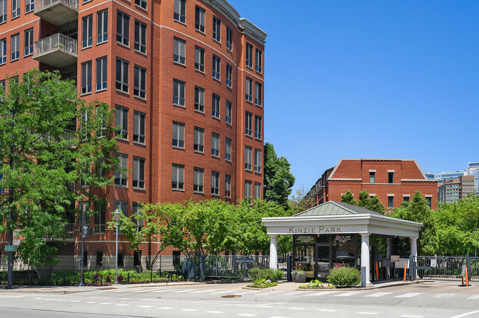 400 N Clinton Street 608