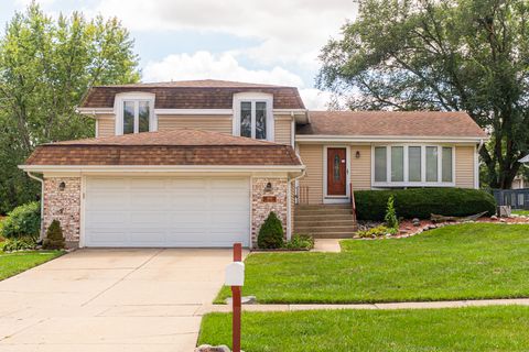 Photo of 4100 N Victoria Drive, Hoffman Estates, IL 60192 (MLS # 12451767)