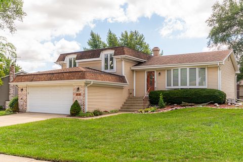 Tiny photo for 4100 N Victoria Drive, Hoffman Estates, IL 60192 (MLS # 12451767)