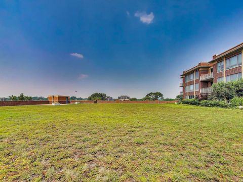 Tiny photo for 6000 N Cicero Avenue #215, Chicago, IL 60646 (MLS # 12496461)