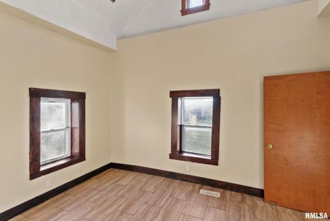 Tiny photo for 1108 ARLINGTON Avenue, Davenport, IA 52803 (MLS # QC4269781)