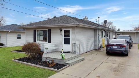 Tiny photo for 1107 Sanger Street, Ottawa, IL 61350 (MLS # 12585538)