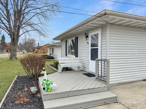 Tiny photo for 1107 Sanger Street, Ottawa, IL 61350 (MLS # 12585538)