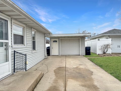 Tiny photo for 1107 Sanger Street, Ottawa, IL 61350 (MLS # 12585538)