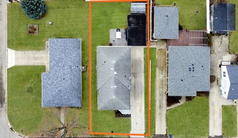 Tiny photo for 1107 Sanger Street, Ottawa, IL 61350 (MLS # 12585538)