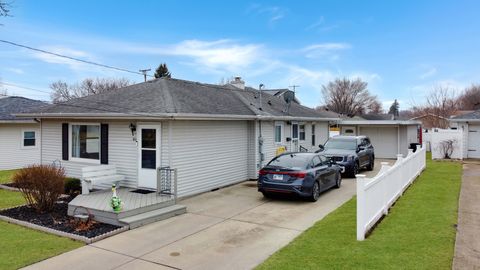 Tiny photo for 1107 Sanger Street, Ottawa, IL 61350 (MLS # 12585538)