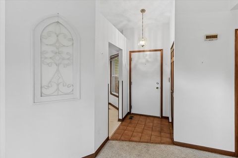 Tiny photo for Algonquin, IL 60102 (MLS # 12625166)
