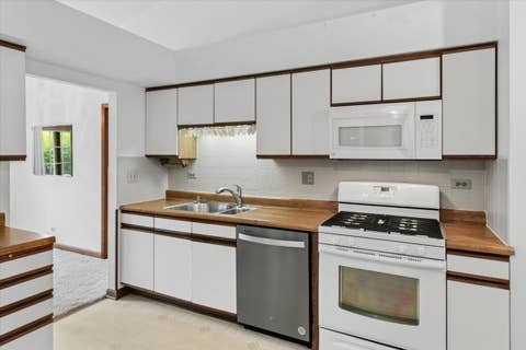 Tiny photo for Algonquin, IL 60102 (MLS # 12625166)