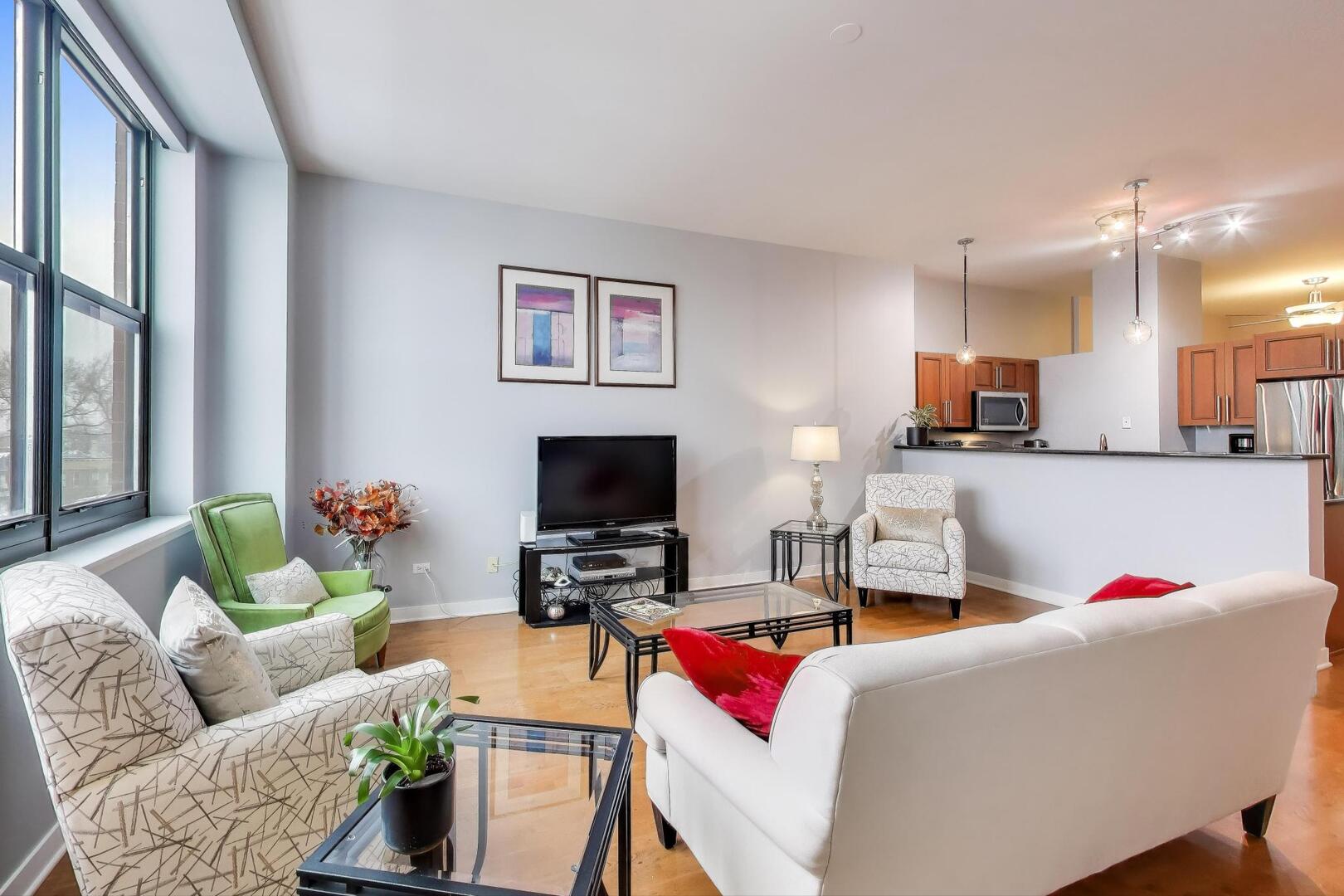 3140 N Sheffield Avenue 504