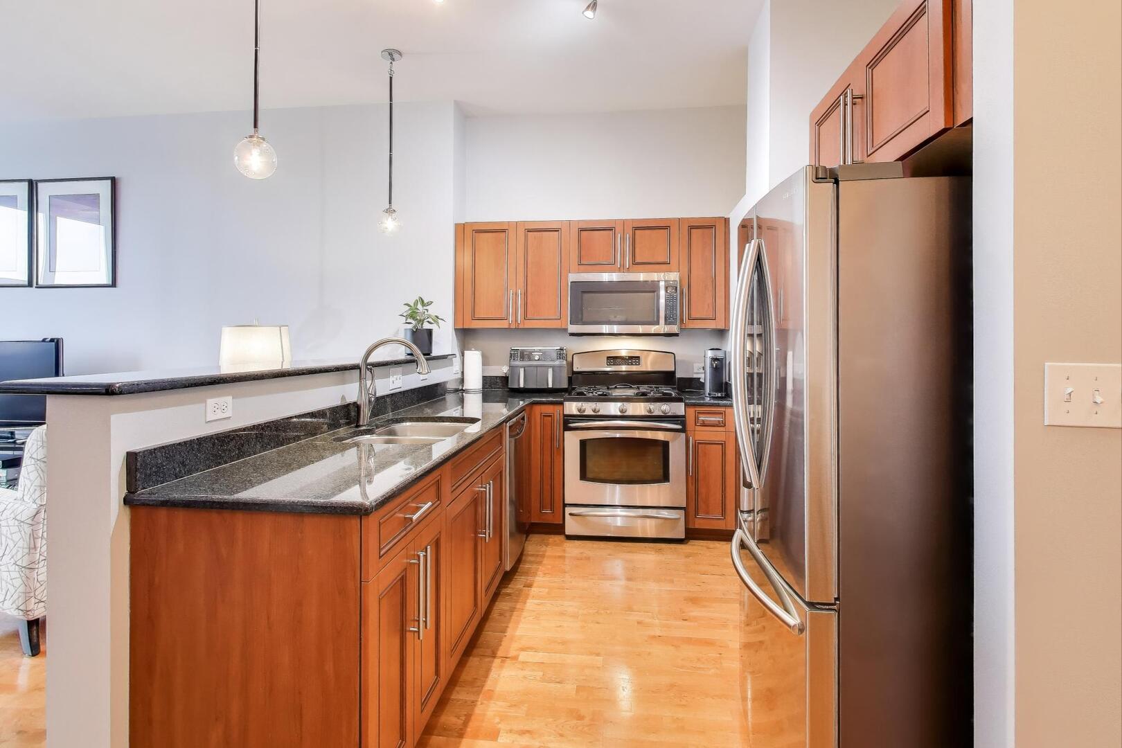 3140 N Sheffield Avenue 504