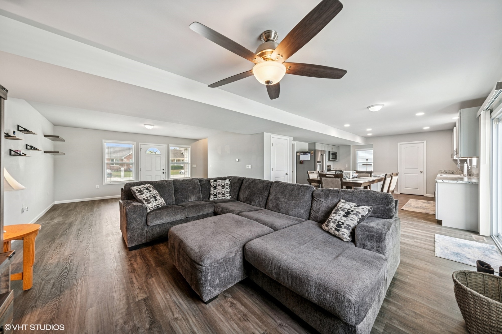 1042 W Cermak Road