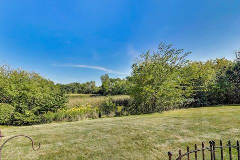 Tiny photo for 810 Thornwood Drive, St. Charles, IL 60174 (MLS # 12469523)