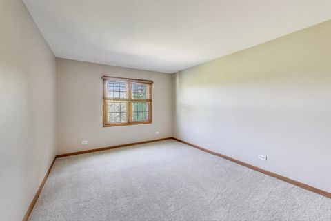 Tiny photo for 810 Thornwood Drive, St. Charles, IL 60174 (MLS # 12469523)