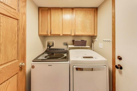 Tiny photo for 810 Thornwood Drive, St. Charles, IL 60174 (MLS # 12469523)