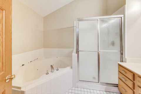 Tiny photo for 810 Thornwood Drive, St. Charles, IL 60174 (MLS # 12469523)