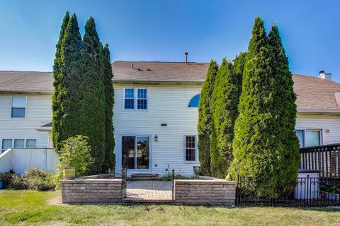 Tiny photo for 810 Thornwood Drive, St. Charles, IL 60174 (MLS # 12469523)