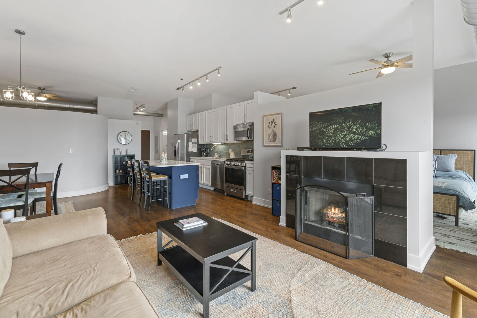 1000 E 53rd Street 510