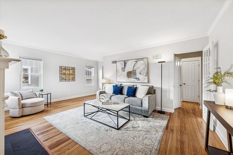 Tiny photo for 580 Hillside Avenue, Glen Ellyn, IL 60137 (MLS # 12511757)