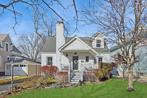 Photo of 580 Hillside Avenue, Glen Ellyn, IL 60137 (MLS # 12511757)