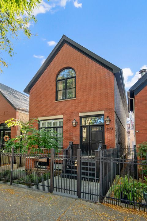 2131 W Cortland Street Chicago IL 60647