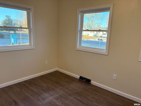 Tiny photo for 504 Westhaven Drive, Centralia, IL 62801 (MLS # EB460504)