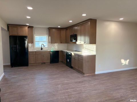 Tiny photo for 504 Westhaven Drive, Centralia, IL 62801 (MLS # EB460504)