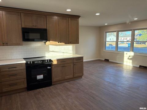 Tiny photo for 504 Westhaven Drive, Centralia, IL 62801 (MLS # EB460504)