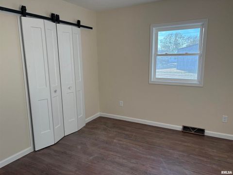 Tiny photo for 504 Westhaven Drive, Centralia, IL 62801 (MLS # EB460504)