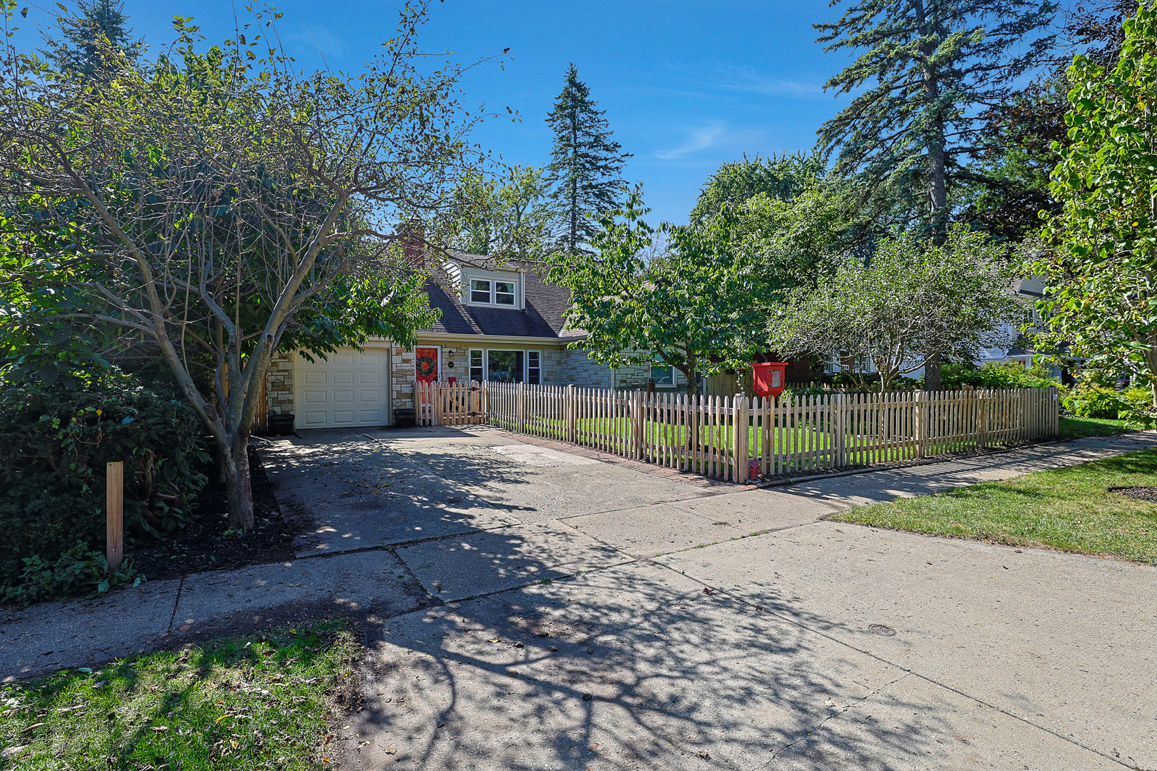 2611 Lake Avenue