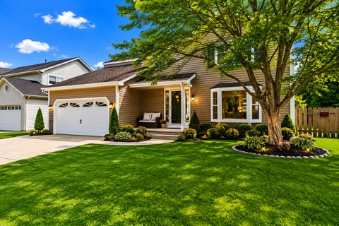 Tiny photo for 684 Regent Drive, Crystal Lake, IL 60014 (MLS # 12665186)