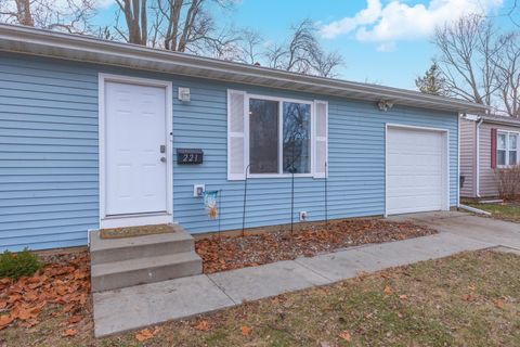 Tiny photo for 221 Meadowbrook Drive, Bloomington, IL 61701 (MLS # 12546518)