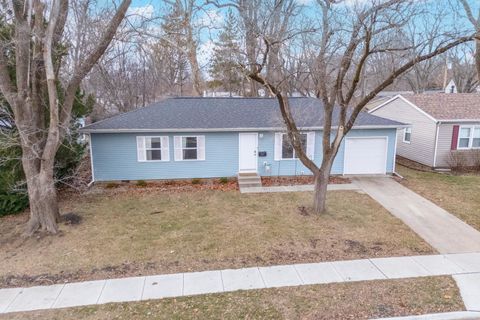 Tiny photo for 221 Meadowbrook Drive, Bloomington, IL 61701 (MLS # 12546518)