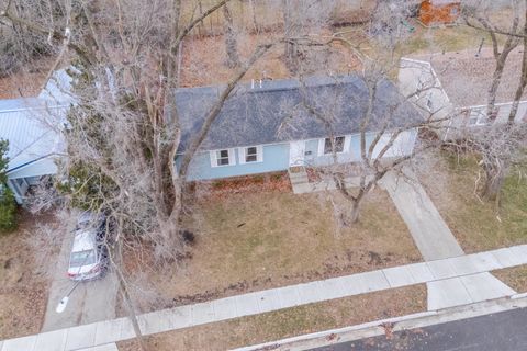 Tiny photo for 221 Meadowbrook Drive, Bloomington, IL 61701 (MLS # 12546518)